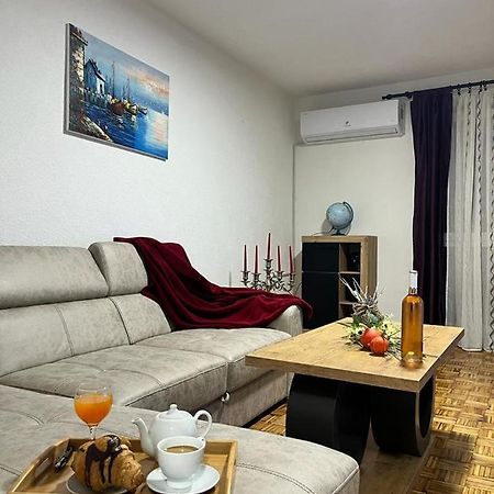 Stan Na Dan Kozarska Dubica Appartement Bosanska Dubica Buitenkant foto