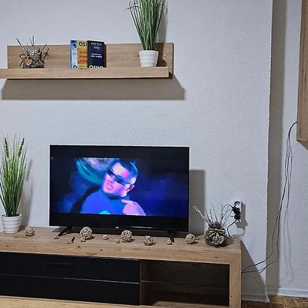 Stan Na Dan Kozarska Dubica Appartement Bosanska Dubica Buitenkant foto