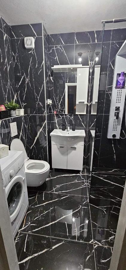 Stan Na Dan Kozarska Dubica Appartement Bosanska Dubica Buitenkant foto