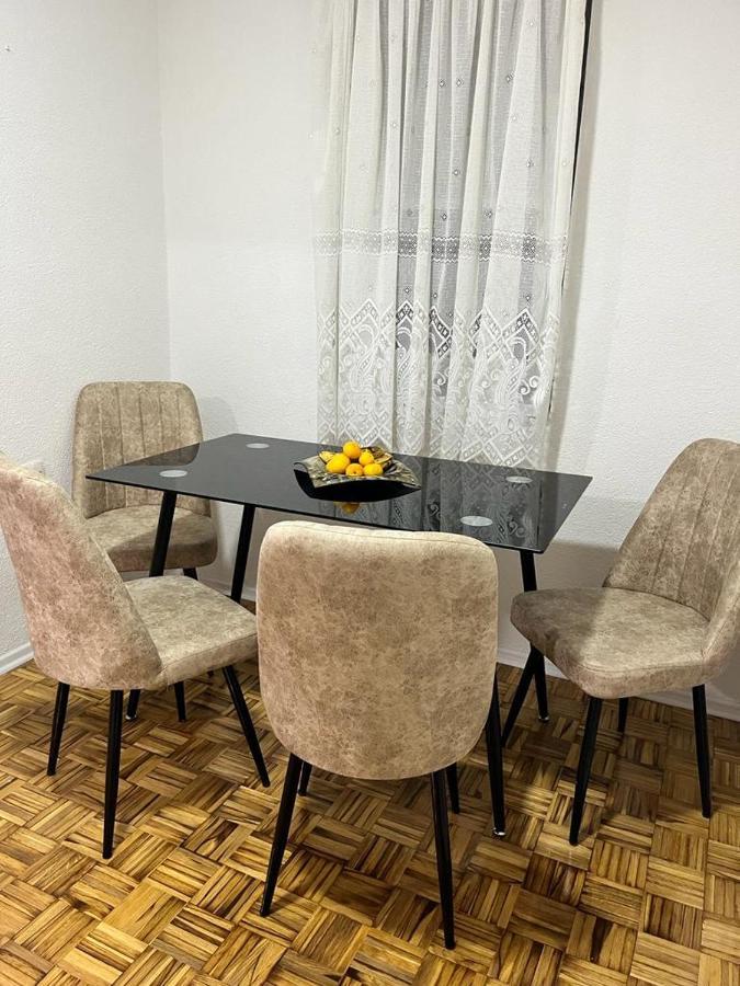 Stan Na Dan Kozarska Dubica Appartement Bosanska Dubica Buitenkant foto