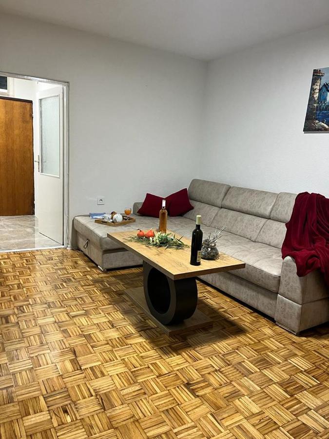 Stan Na Dan Kozarska Dubica Appartement Bosanska Dubica Buitenkant foto