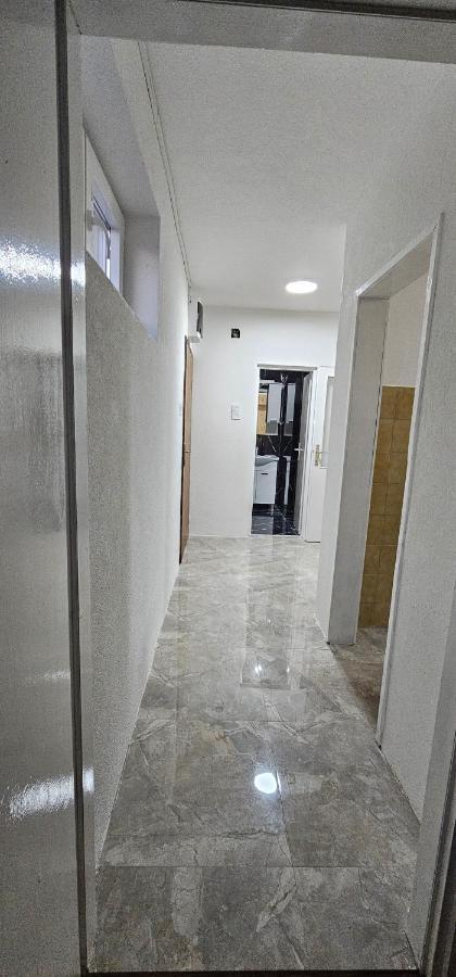 Stan Na Dan Kozarska Dubica Appartement Bosanska Dubica Buitenkant foto