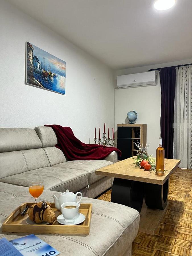 Stan Na Dan Kozarska Dubica Appartement Bosanska Dubica Buitenkant foto