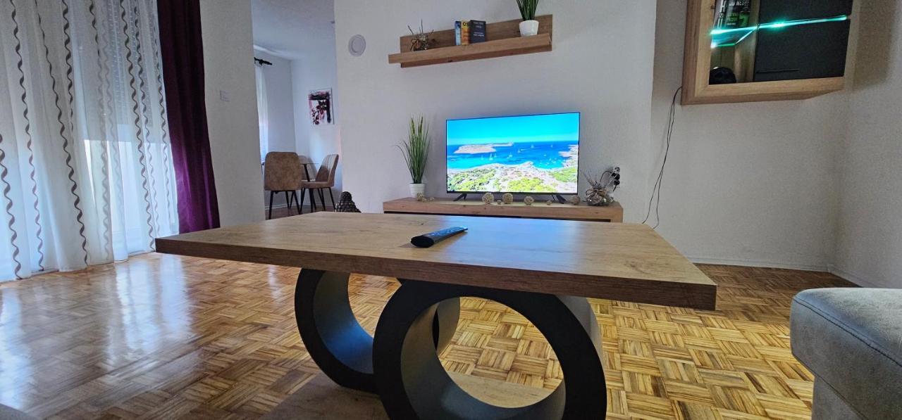 Stan Na Dan Kozarska Dubica Appartement Bosanska Dubica Buitenkant foto