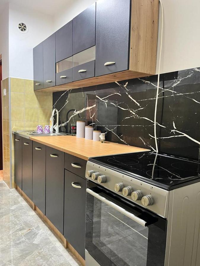 Stan Na Dan Kozarska Dubica Appartement Bosanska Dubica Buitenkant foto