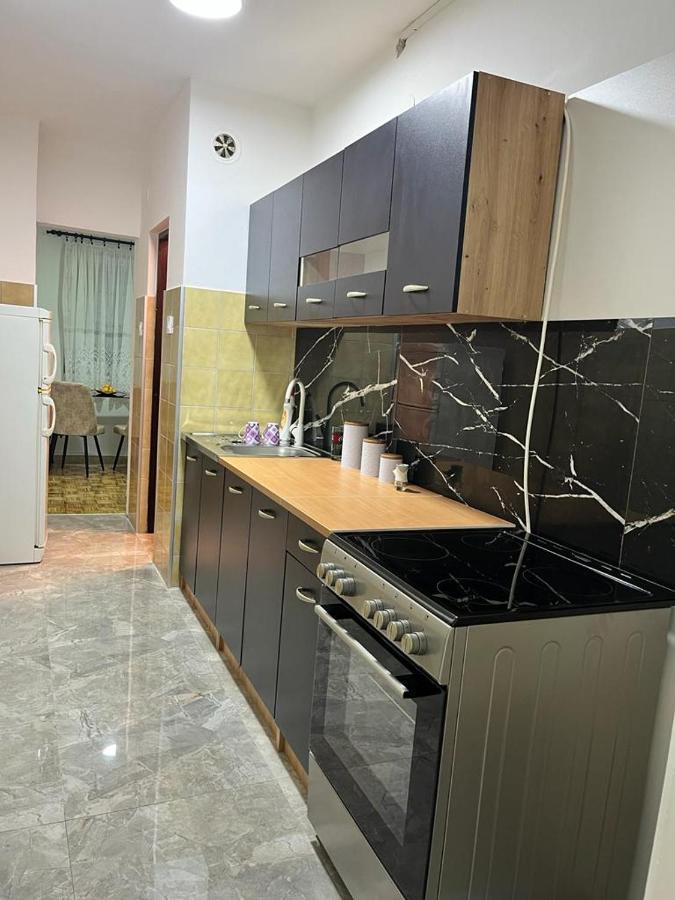Stan Na Dan Kozarska Dubica Appartement Bosanska Dubica Buitenkant foto