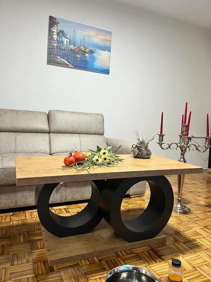 Stan Na Dan Kozarska Dubica Appartement Bosanska Dubica Buitenkant foto