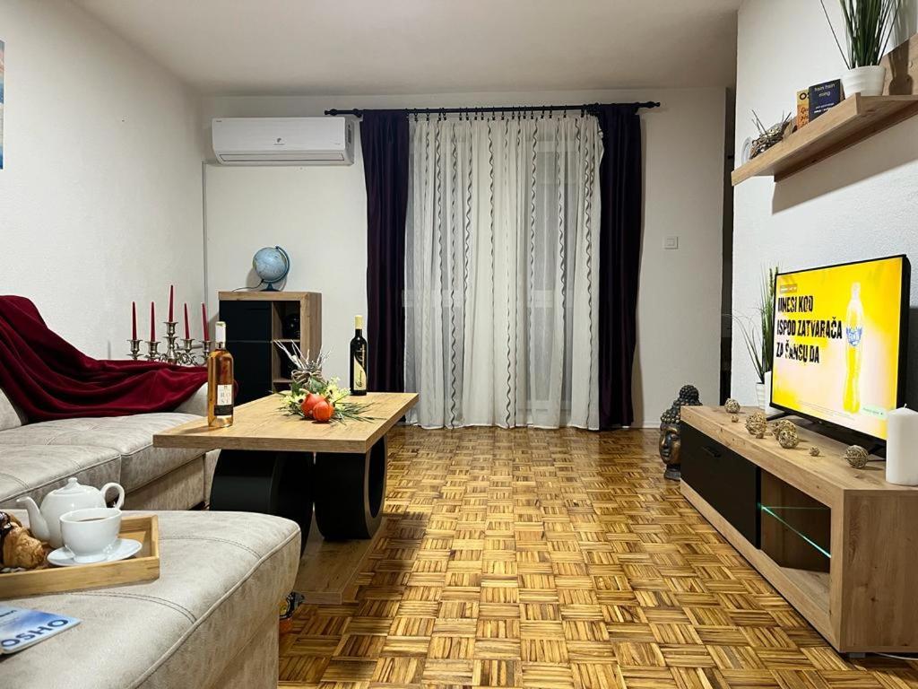 Stan Na Dan Kozarska Dubica Appartement Bosanska Dubica Buitenkant foto